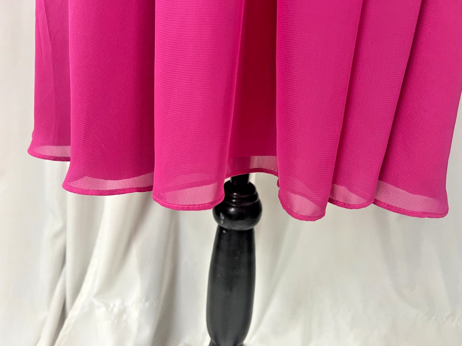 NWT JJ’s House Fuchsia Pink V-Neck Chiffon Cocktail Dress with Lace Appliques