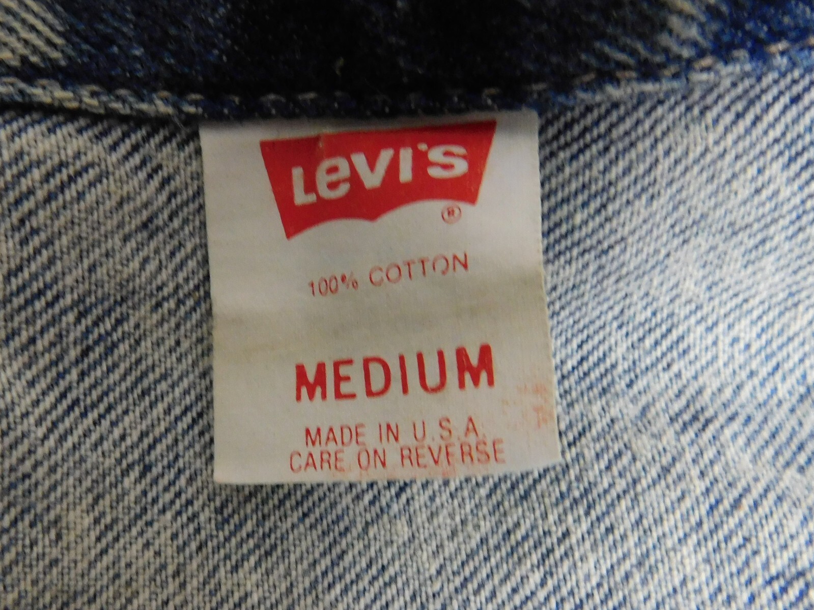 Levis Blue Denim Jacket Women’s 34″ Chest Medium Sandwash USA Made Vtg 80s