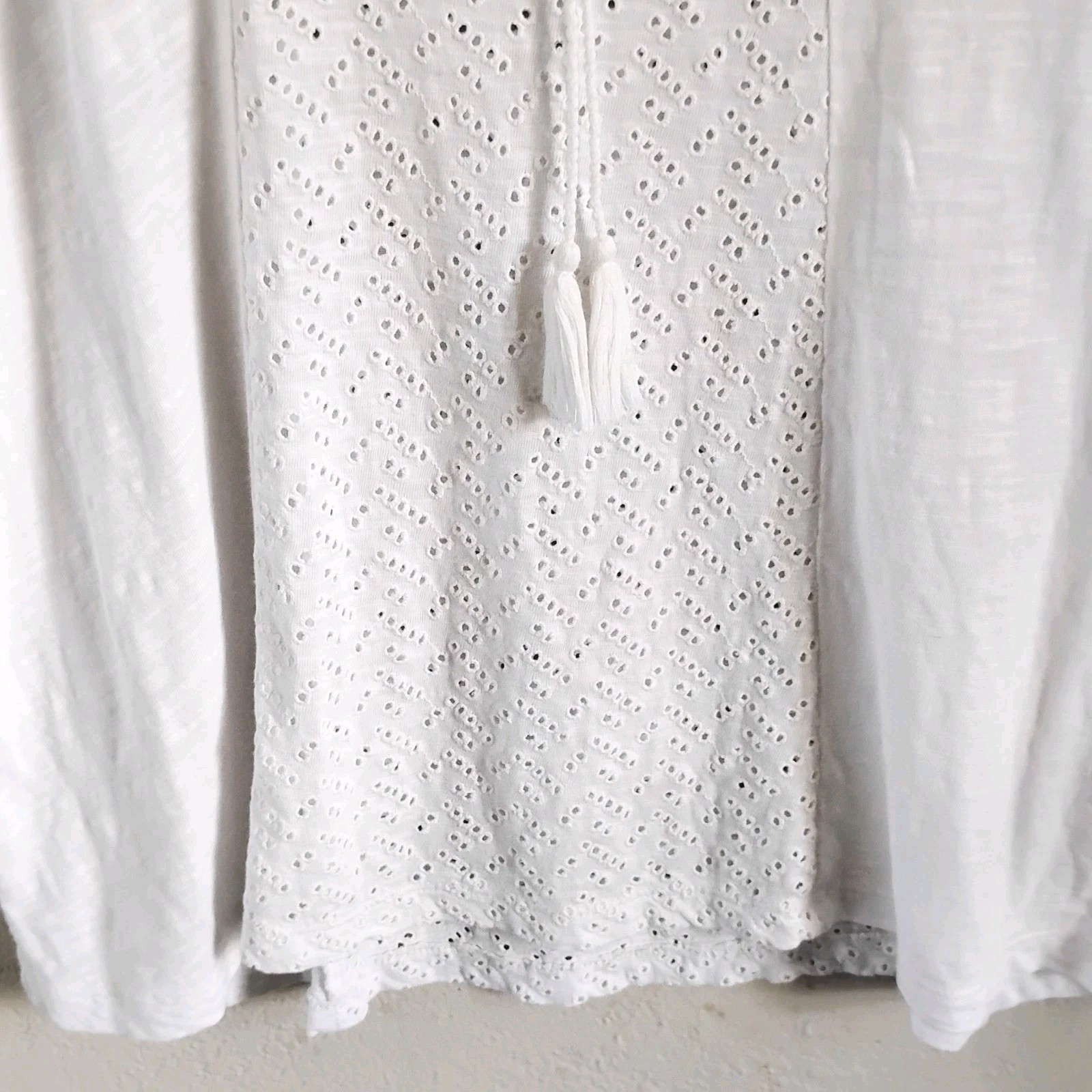 Bob Timberlake Women’s White Cotton Eyelet Top Size M V Neck Tassel Tie India
