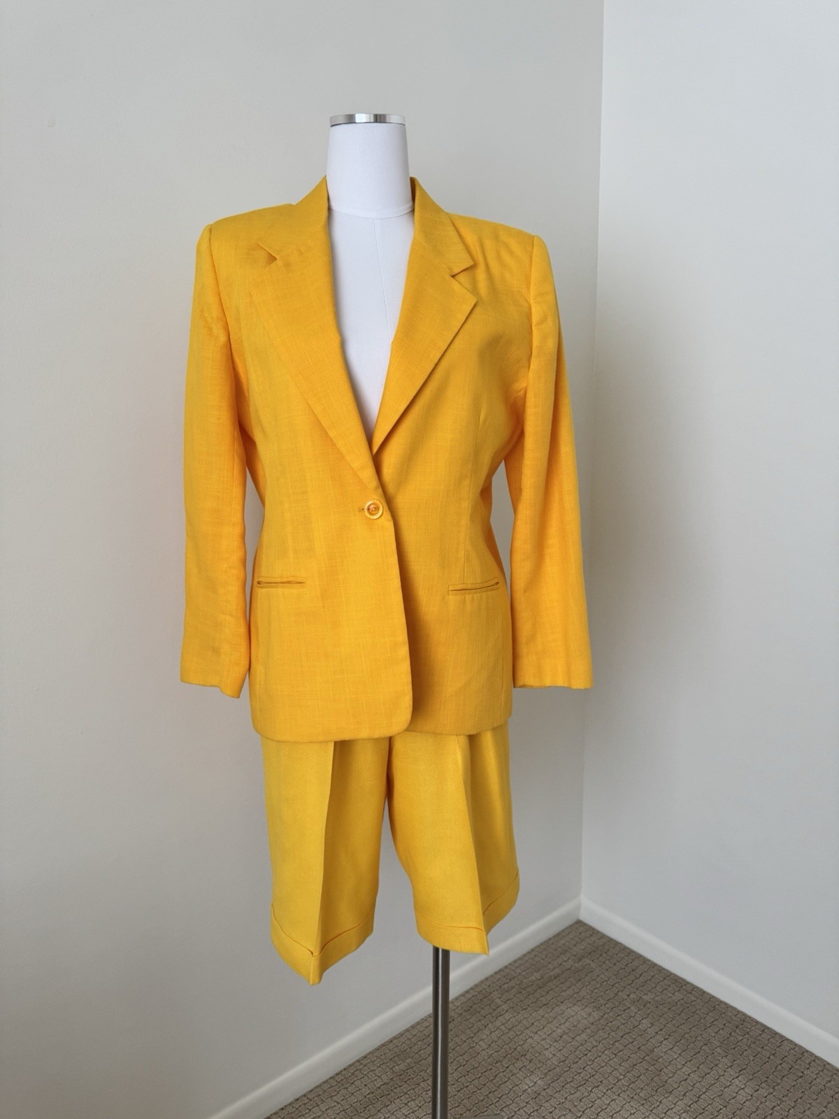 VTG Yellow Poly Rayon Bermuda Short Suit Set Marigold Officecore Blazer Set 10