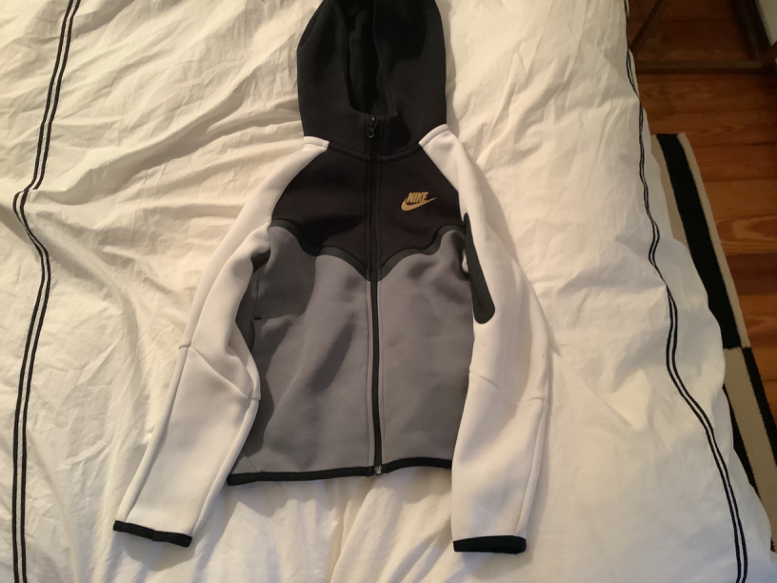 nike tech white black and grey coler way