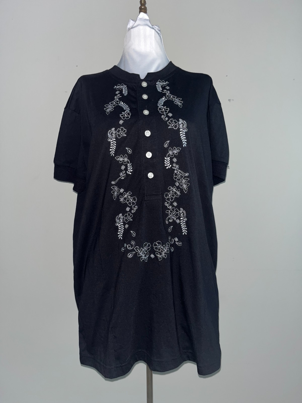 Benchx PINOYLab Limited Edition Black Floral Graphic T-Shirt Size L NWT Semi Fit