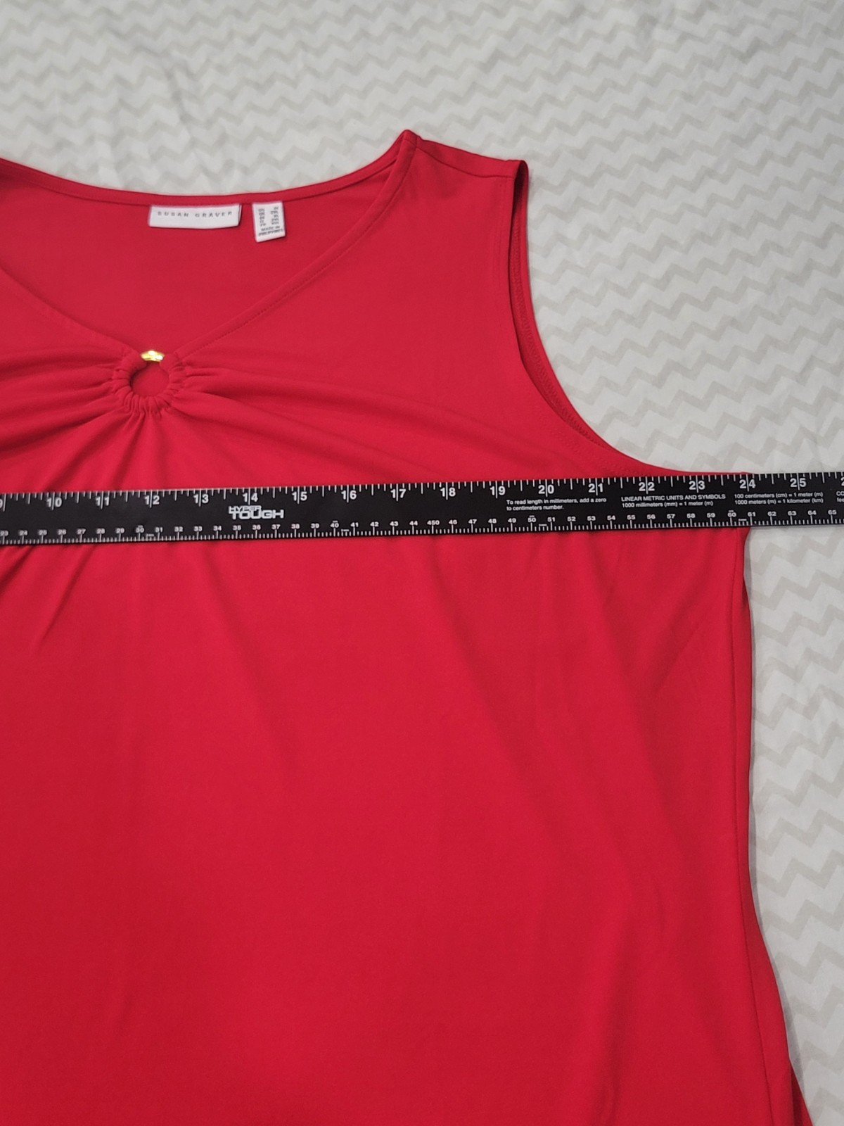Susan Graver Sleeveless Blouse Womens Size 1XRed Keyhole Brooch Detail Neck Line