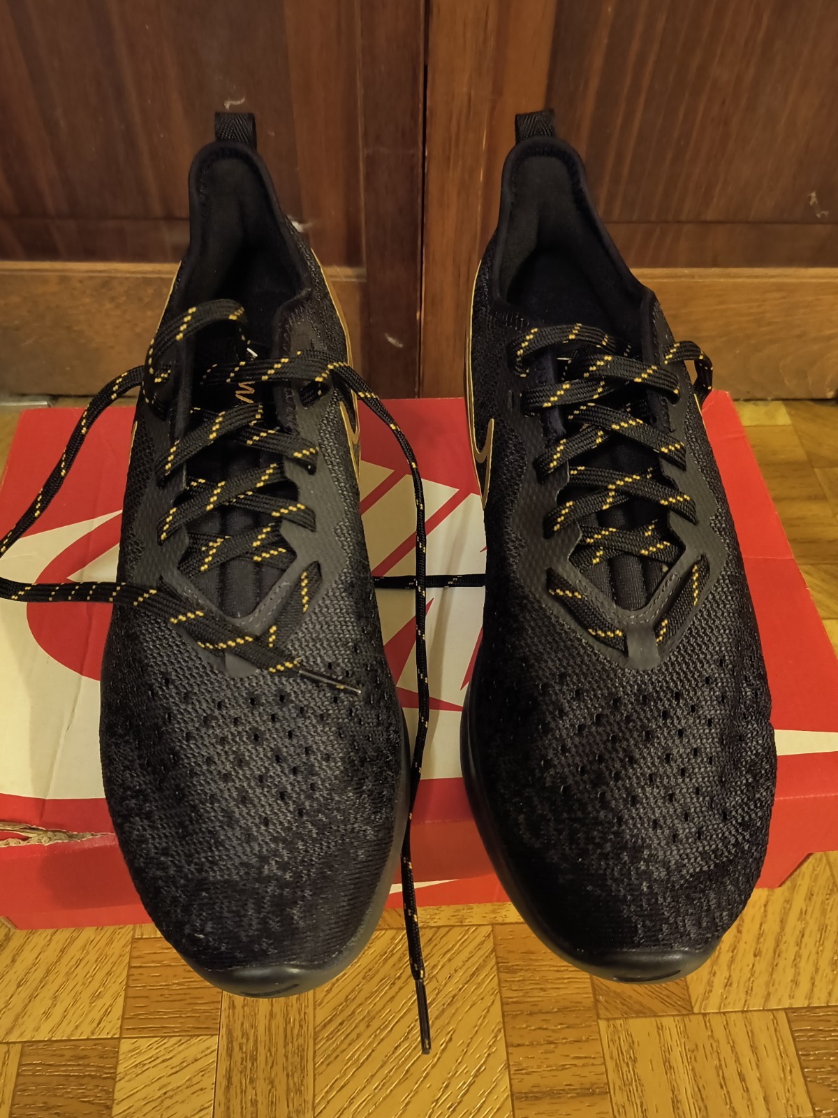 Nike Air Max Sequent 4 Men’s Size 8 Sneakers Black And Gold AOO4485 005