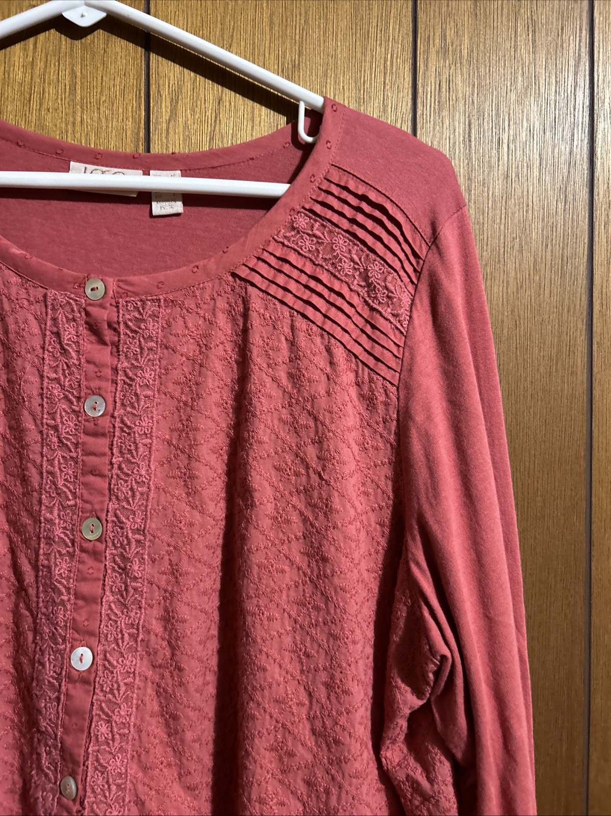LOGO LAVISH Top M Embroider Ruffle Eyelet Knit Sleeve Button Front Lace Pintuck