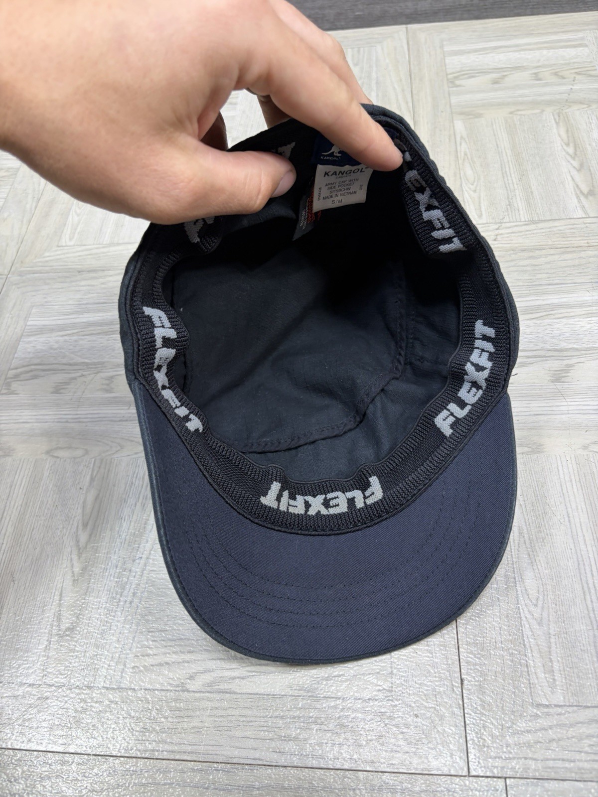 Kangol Black Flexfit Army Cap Hat Kangaroo Logo Lightweight S/M