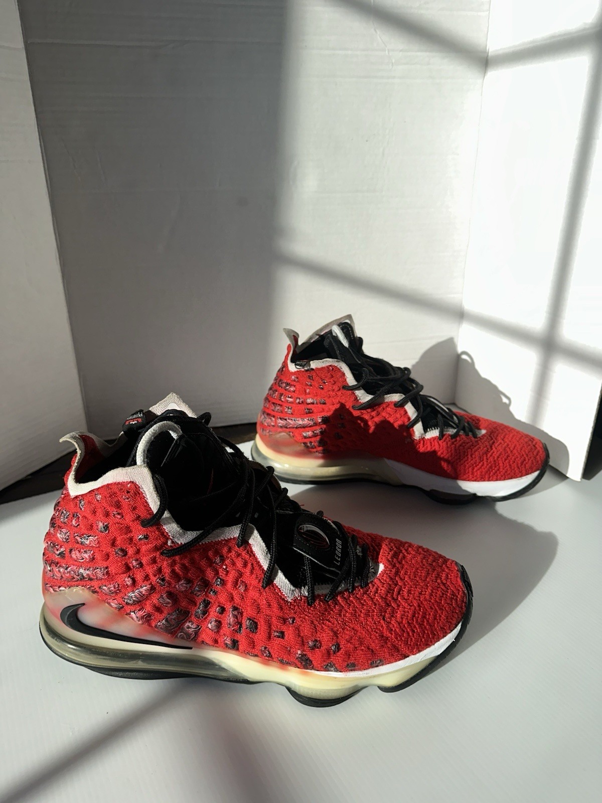 Size 10.5 – Nike LeBron 17 Air Max Uptempo