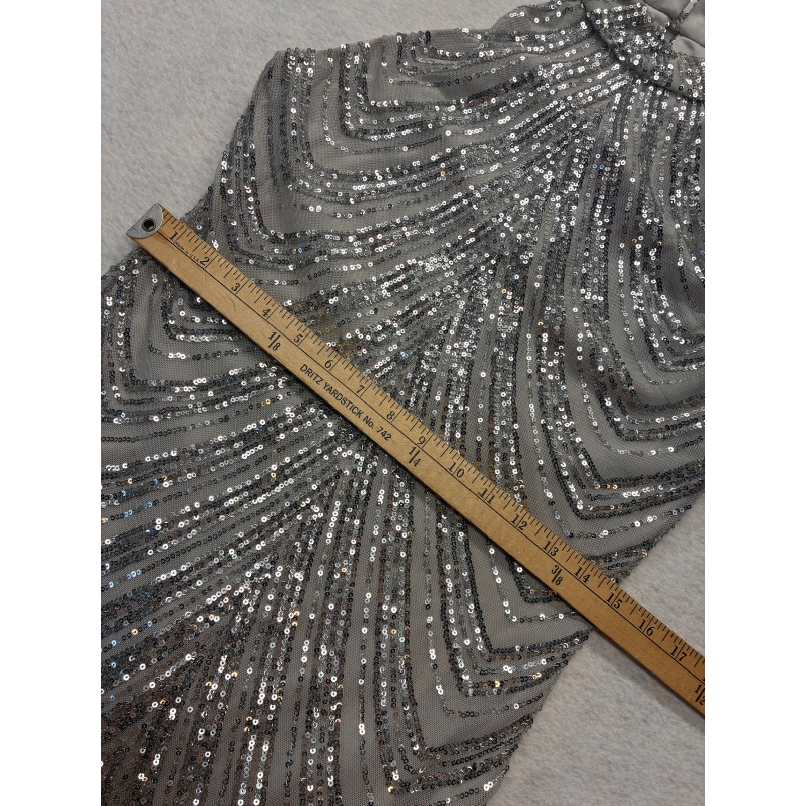 Rebecca B. Modern Halter Dress Gatsbycore Nightlux Sequin Art Deco – 10 Silver