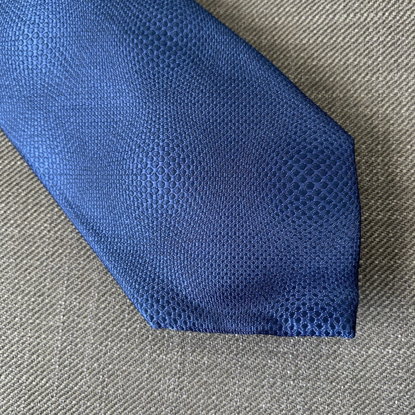 Perry Ellis Men’s Neck Tie Navy Blue Barden Solid Geo MSRP $55