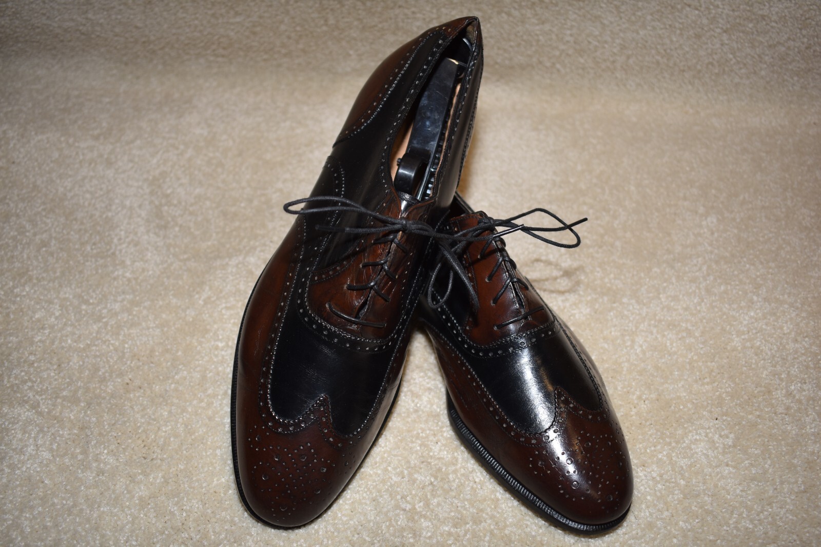 GORGEOUS SALVATORE FERRAGAMO “TWO TONE” ITALY MADE OXFORDS 10 D $895