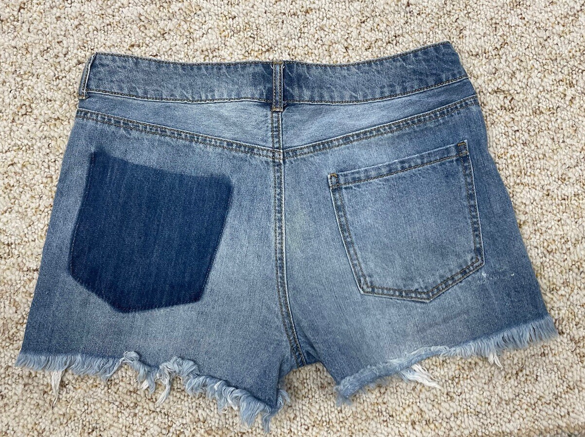 Forever 21 Jean Shorts Women’s Tag Size 28 Distressed Denim Cut Off (Waist 30″)