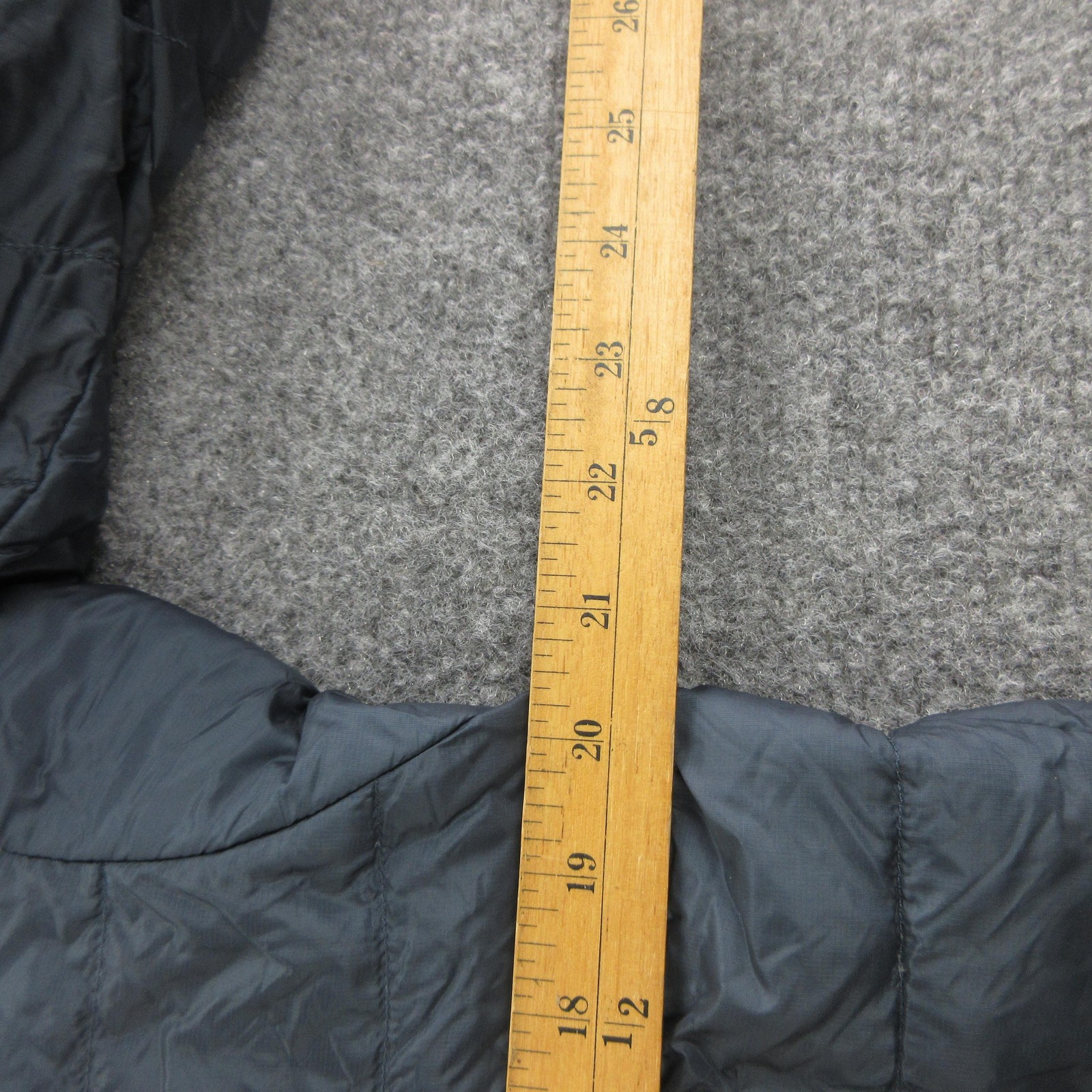 Arc’teryx Down Jacket Mens Medium Gray Hooded Full Zip Lightweight Puffer Hiking