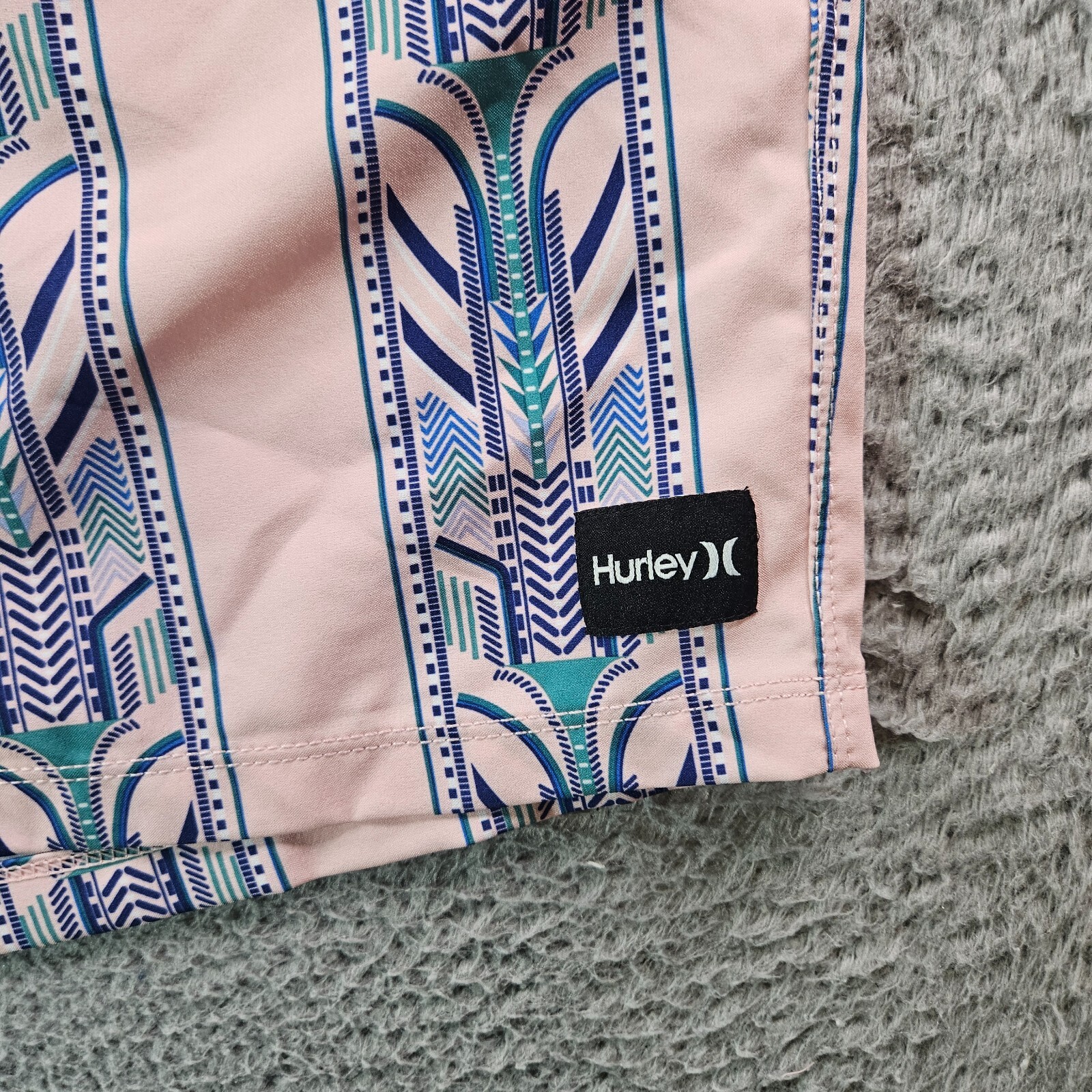 NWT Hurley Board Shorts Swim Trunks Men XXL No Liner Blue Geometric Print Pink