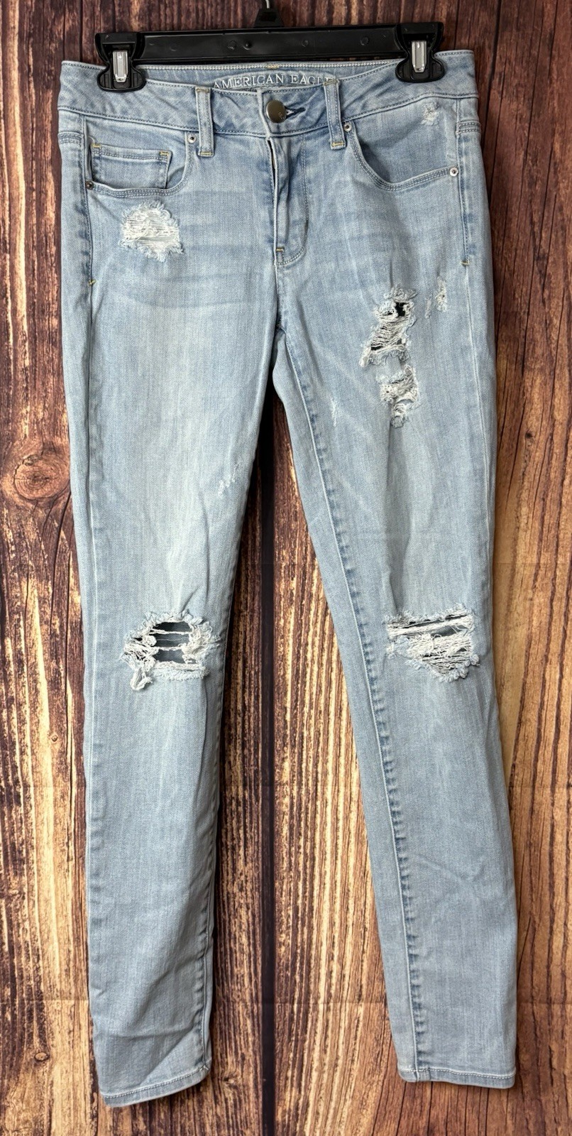 American Eagle Women’s Light Wash Super Stretch Distressed Skinny Jeans Size 4