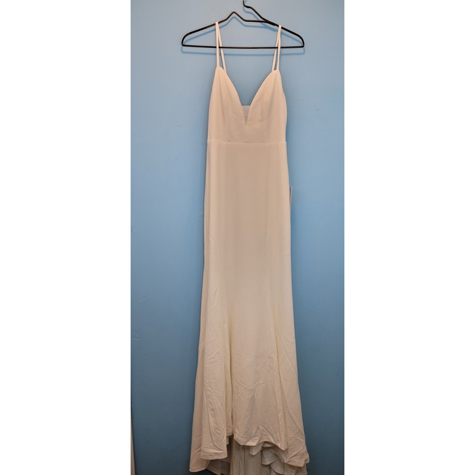 Dreamy Elegant Size Small NWT Lulus Wedding Dress Button Detail Spaghetti V-Neck