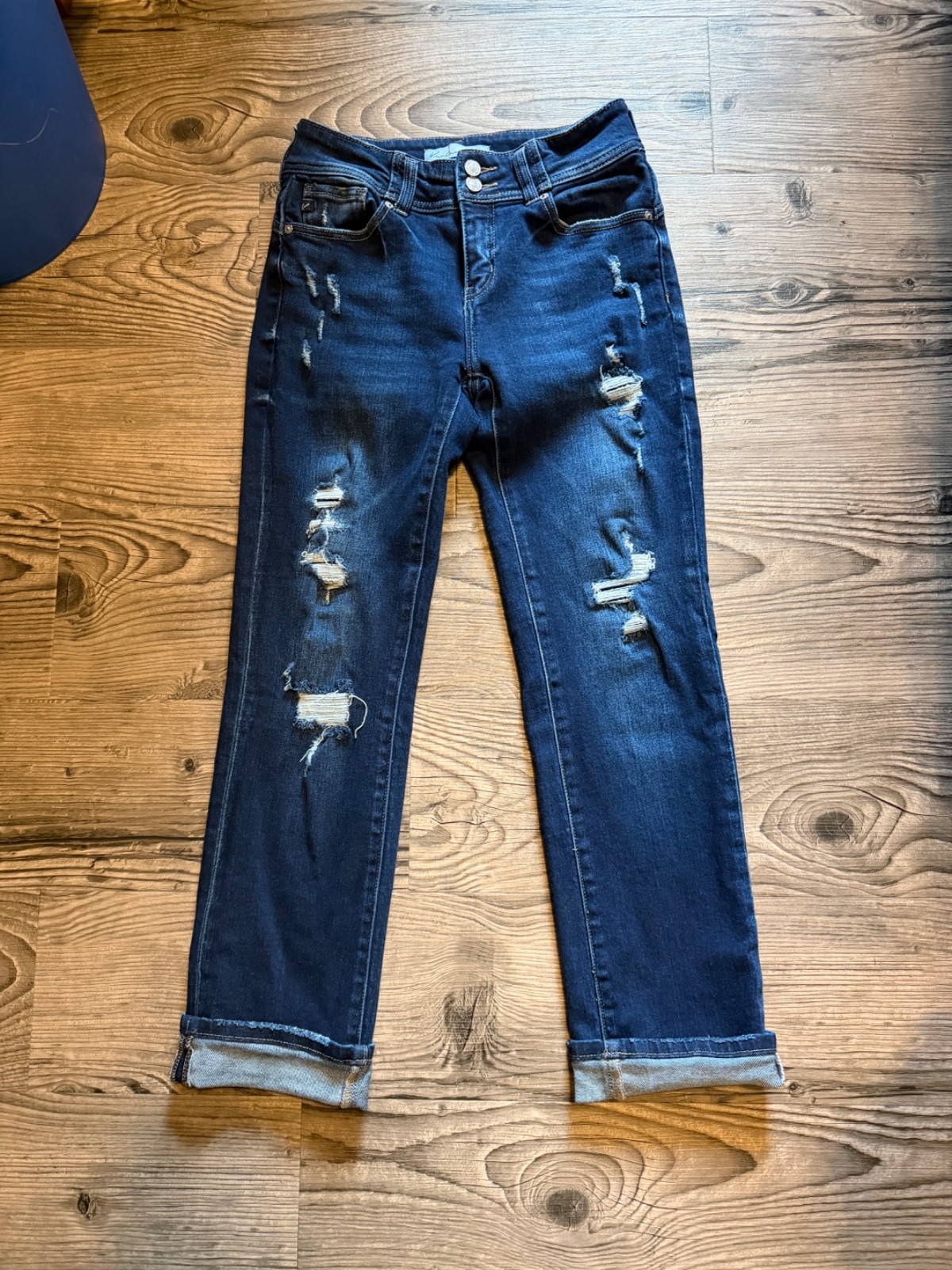 KanCan Boyfriend Distressed crop Jeans 27