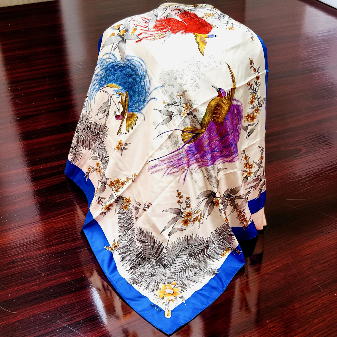 Beautiful Birds Paradise Gucci 100% Silk Satin Scarf 34″ Ivery Blue (45)