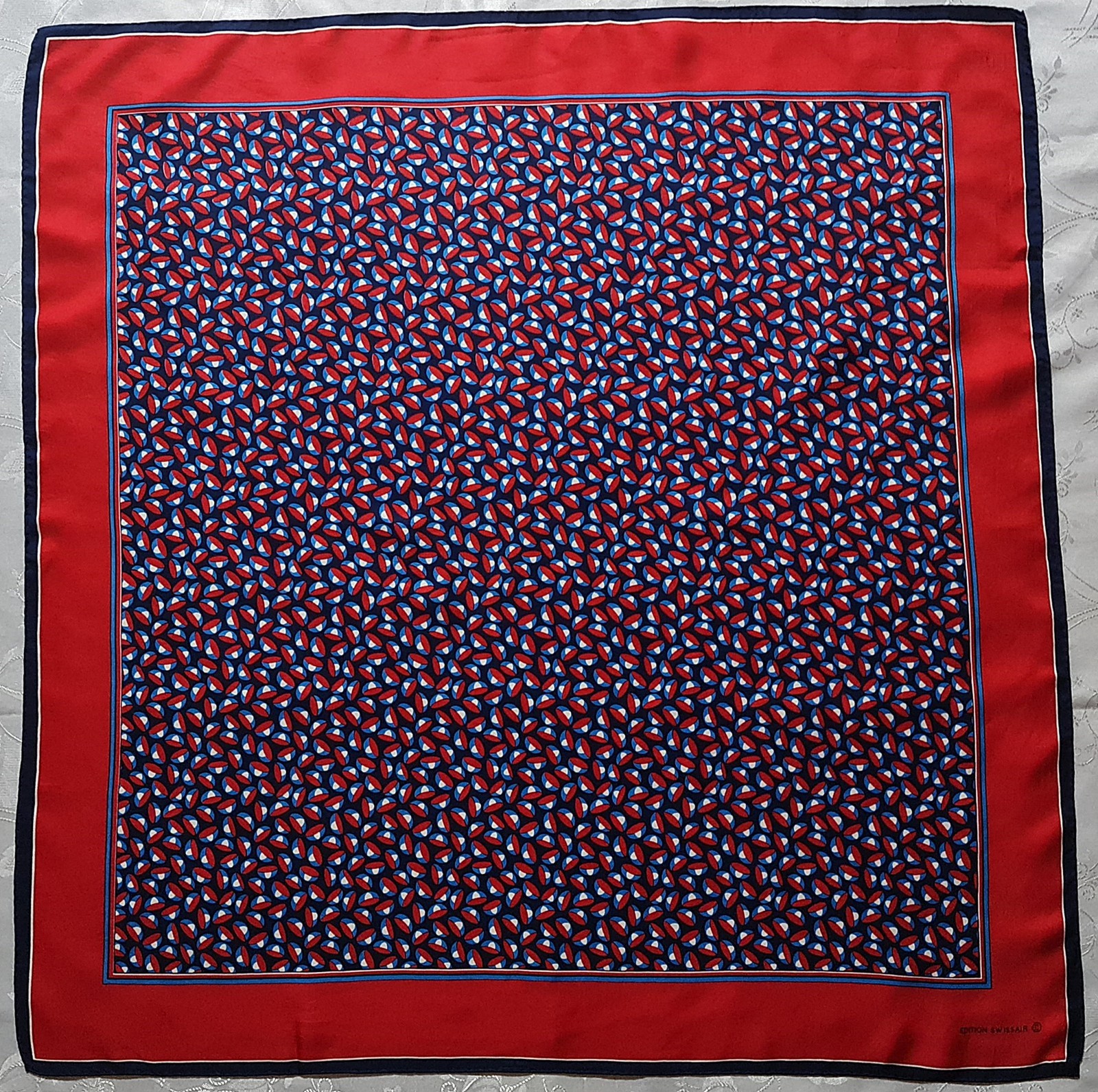 SCARF VINTAGE AUTHENTIC SWITZERLAND AIR LINES SWISSAIR SILK RED BLUE 35” SQUARE