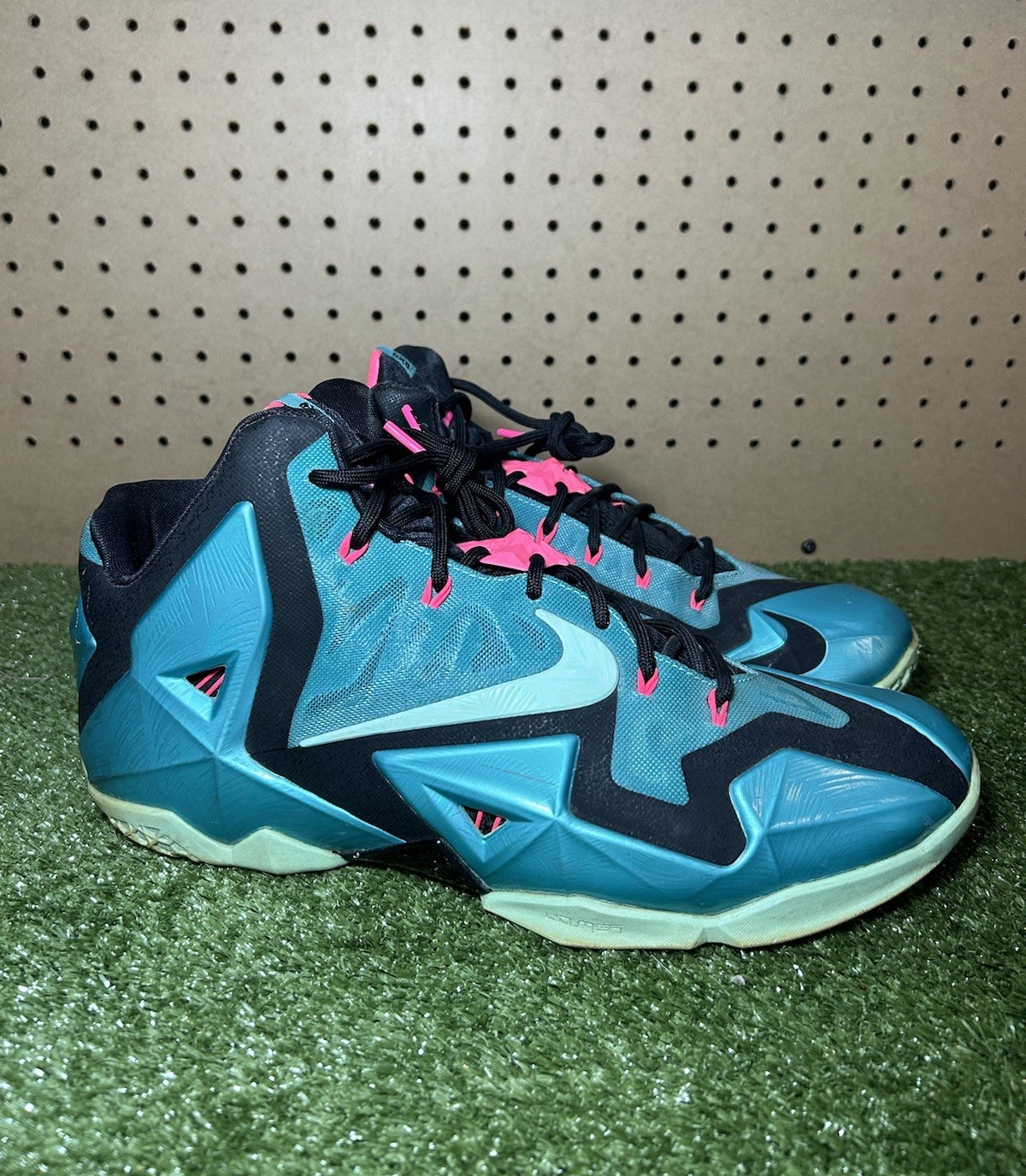 Size 11 – Nike LeBron 11 South Beach Mens Basketball Shoes Sneakers 616175-330