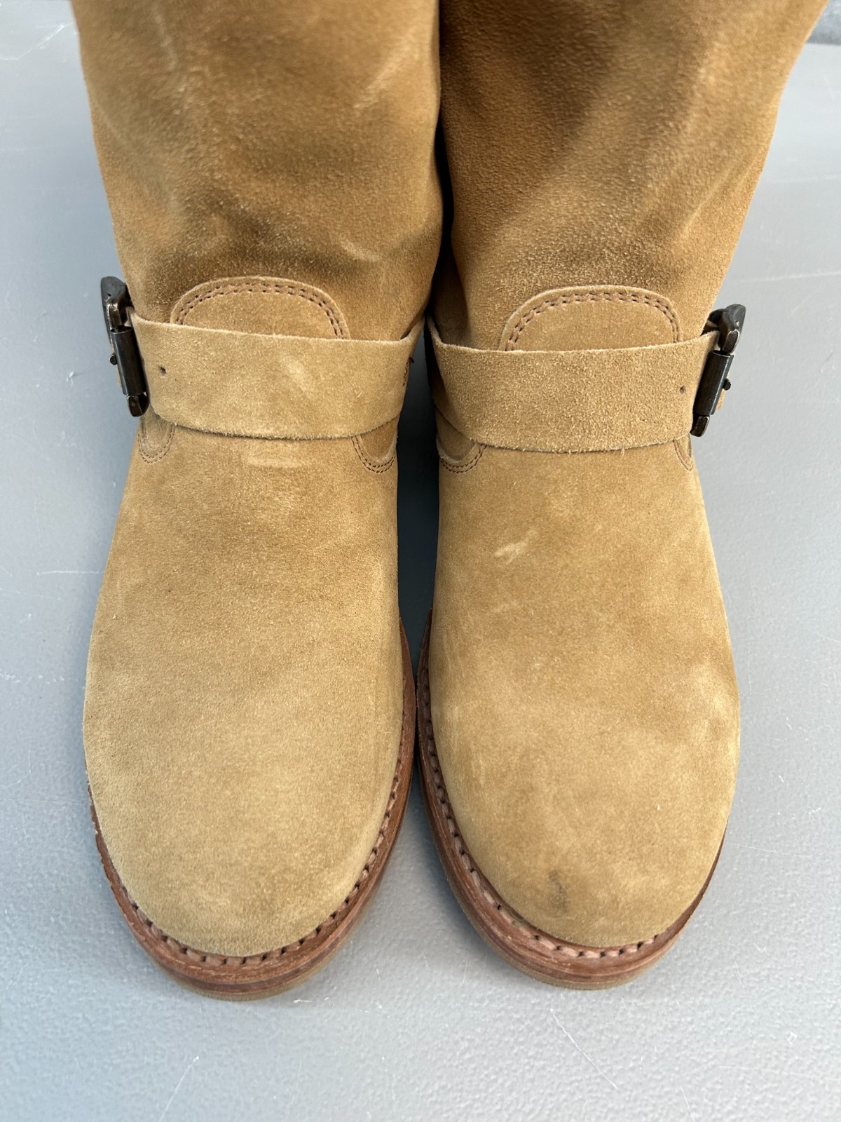 FRYE Veronica Short Suede Boots Women’s Size 7 Camel Tan Moto Engineer Buckle