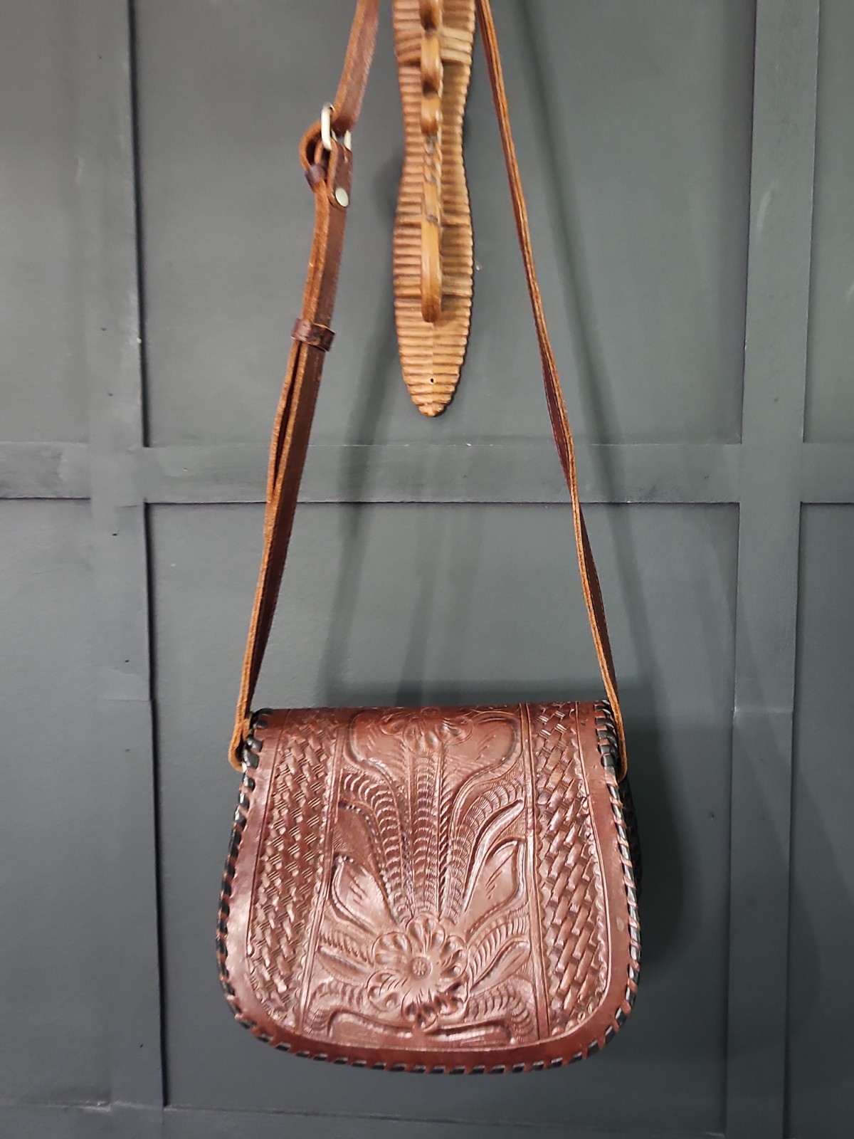 Leaders In Leather Tooled Leather Purse Made In Paraguay Brown Adjustable Strap