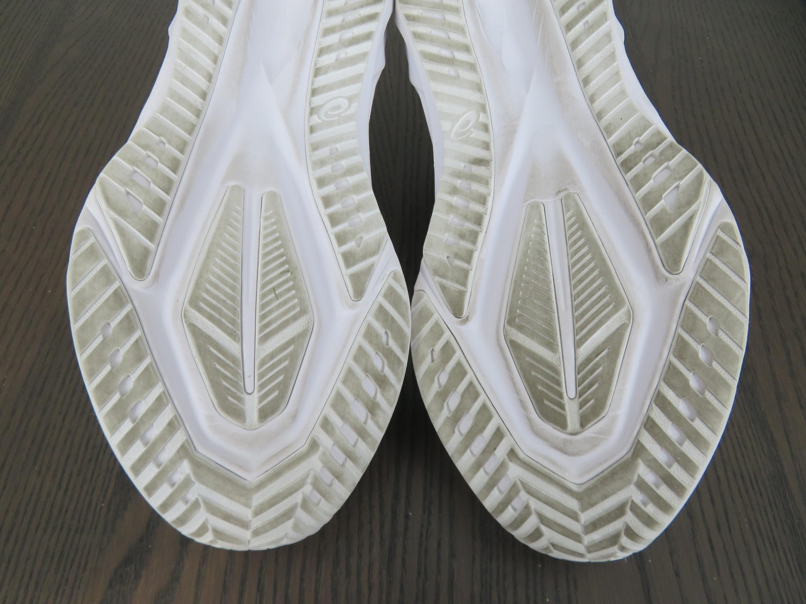 Asics Novablast 5 Shoes Womens 9.5 White Running Sneakers 1012B765 Road Gym
