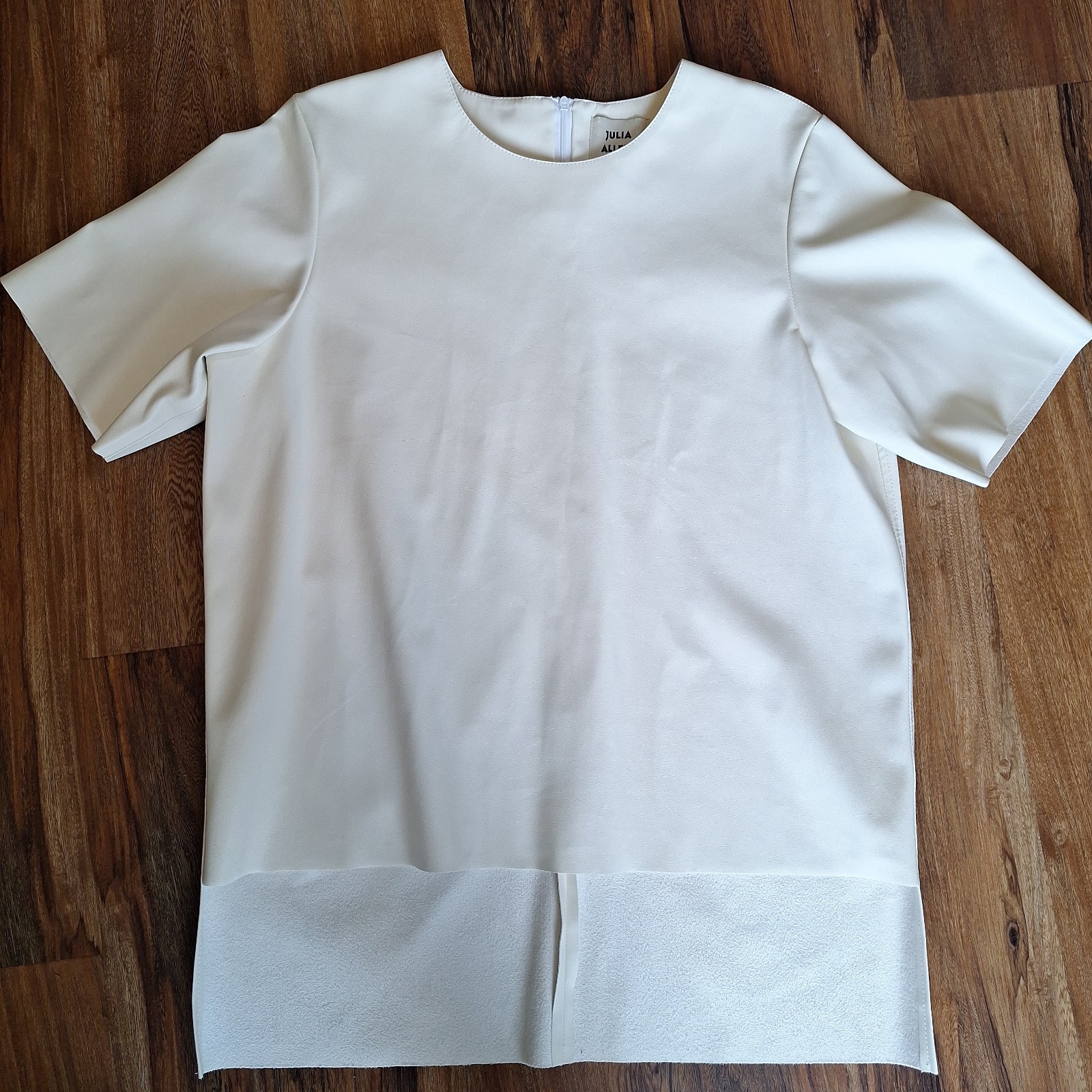 Julia Allert 100% ECO Leather Short Sleeve Drop- Tail Tunic Cream Women’s XL