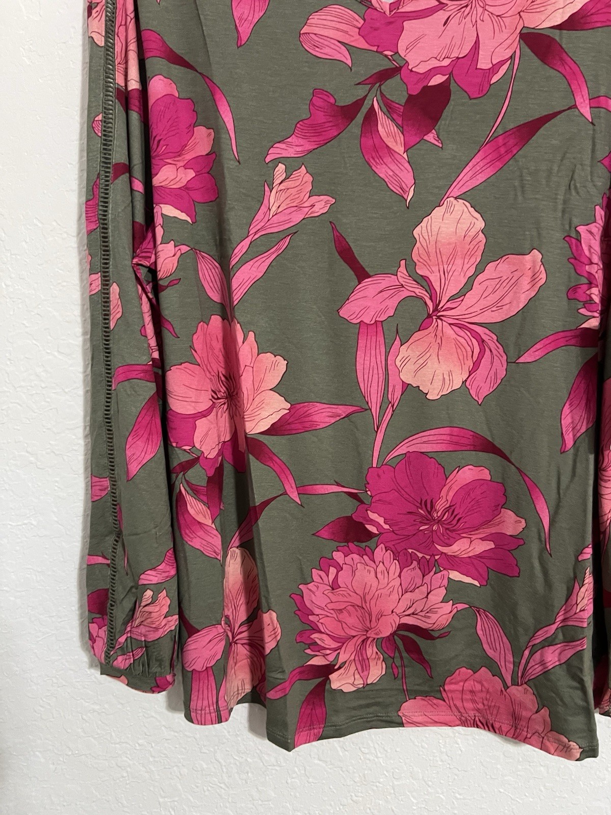NWT Chico’s Olive Green/Pink Floral Knit Top Long Sleeve Size XXL V-Neck