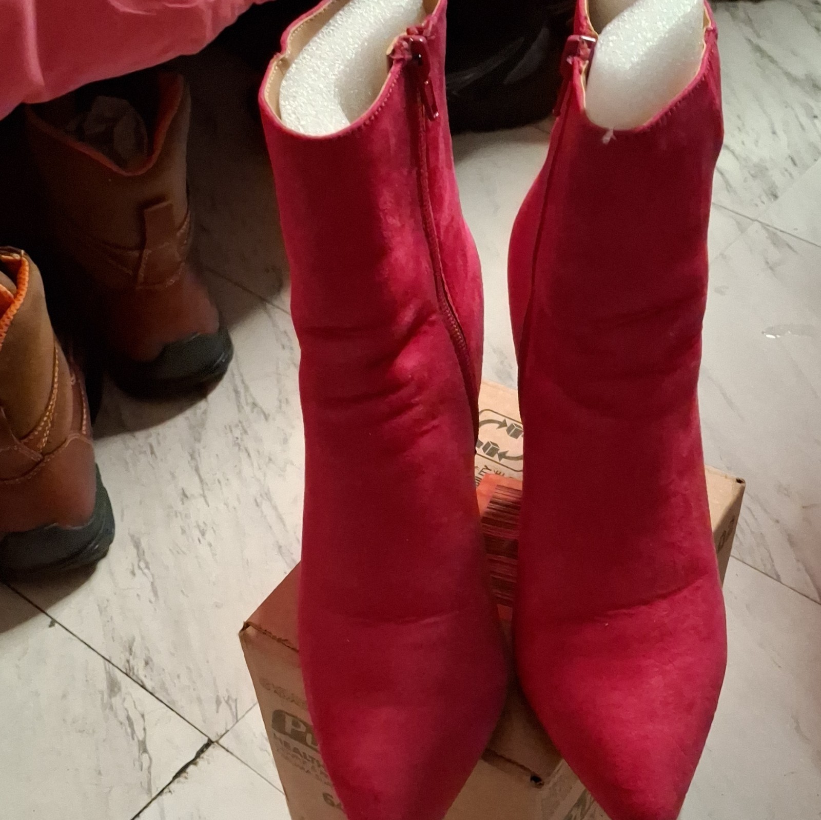 Ellie Women’s Red Ankle Bootie Pointed Toe Stiletto Zip US 8