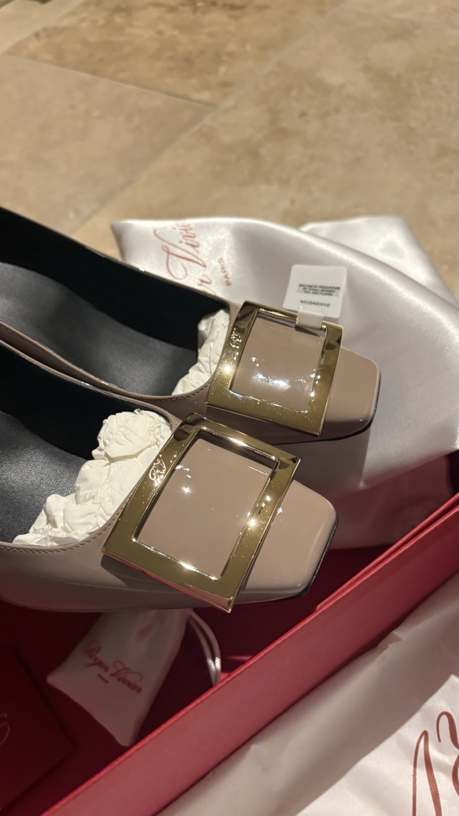 ROGER VIVIER Trompette Pumps in patent leather Beige 38