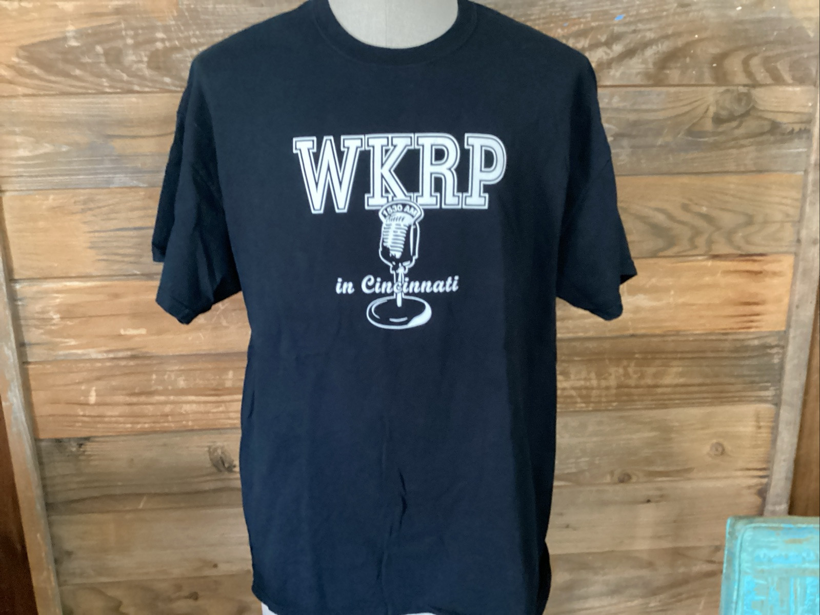 WKRP In Cincinnati- 1970’s TV Series Microphone Graphic Men’s T-shirt Size XL