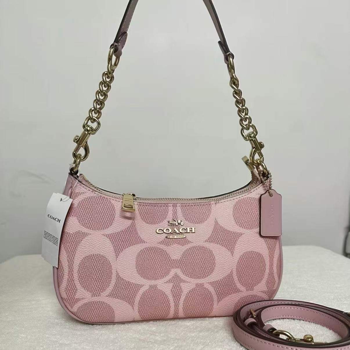 CAL51 COACH Teri Shoulder Bag In signature canvas/Gold/Powder Pink NWT