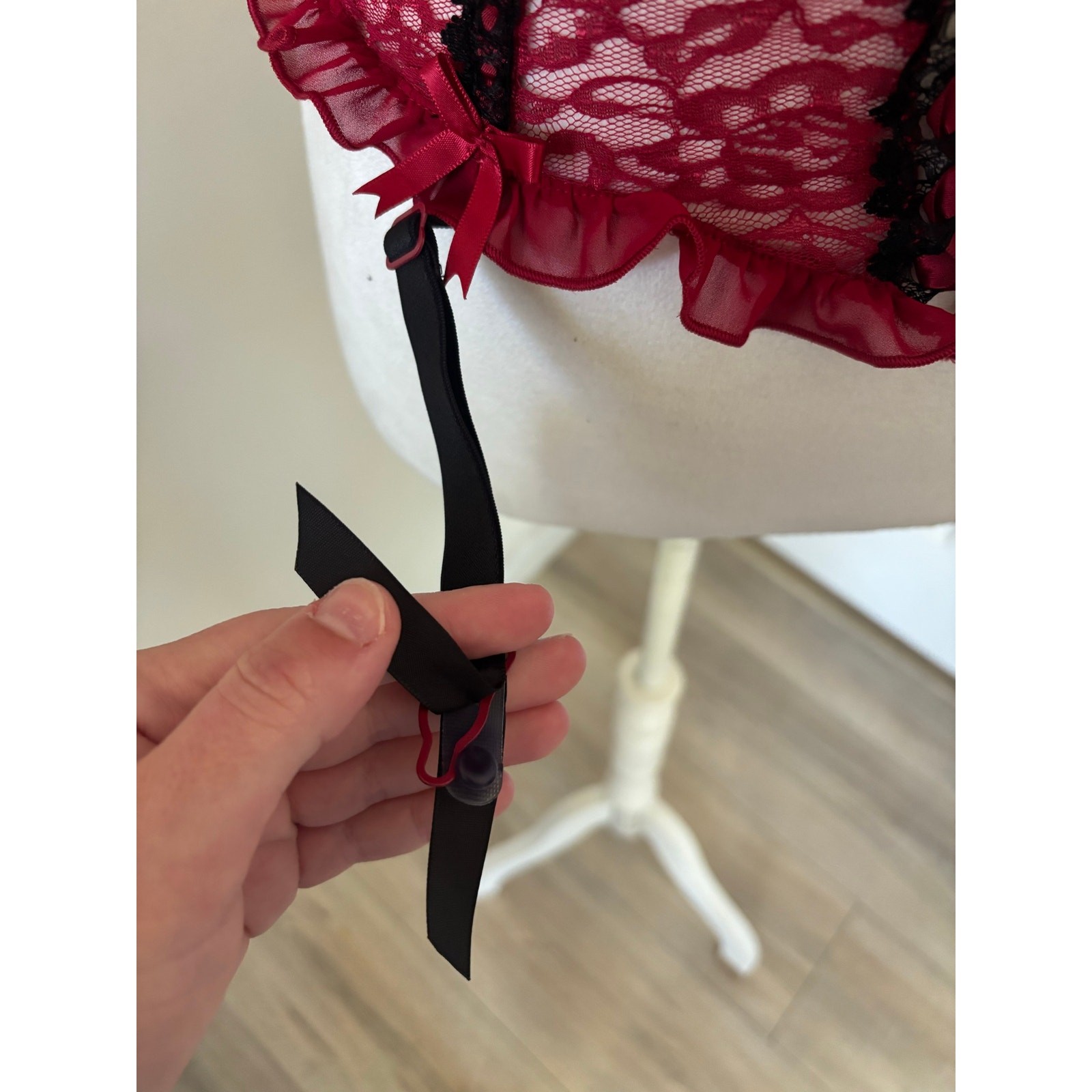 Cinema Etoile Seductive Wear Red & Black Lace Corset & Thong Medium Garter Hooks