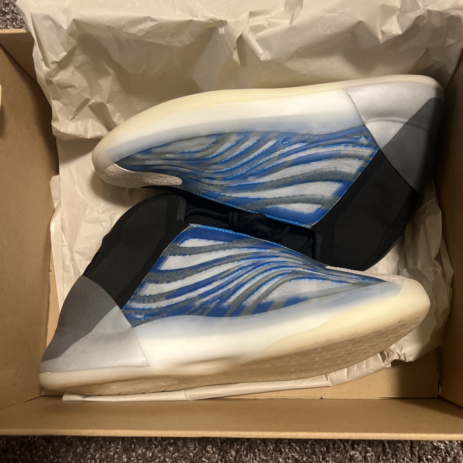 Size 9.5 – adidas Yeezy Quantum Frozen Blue