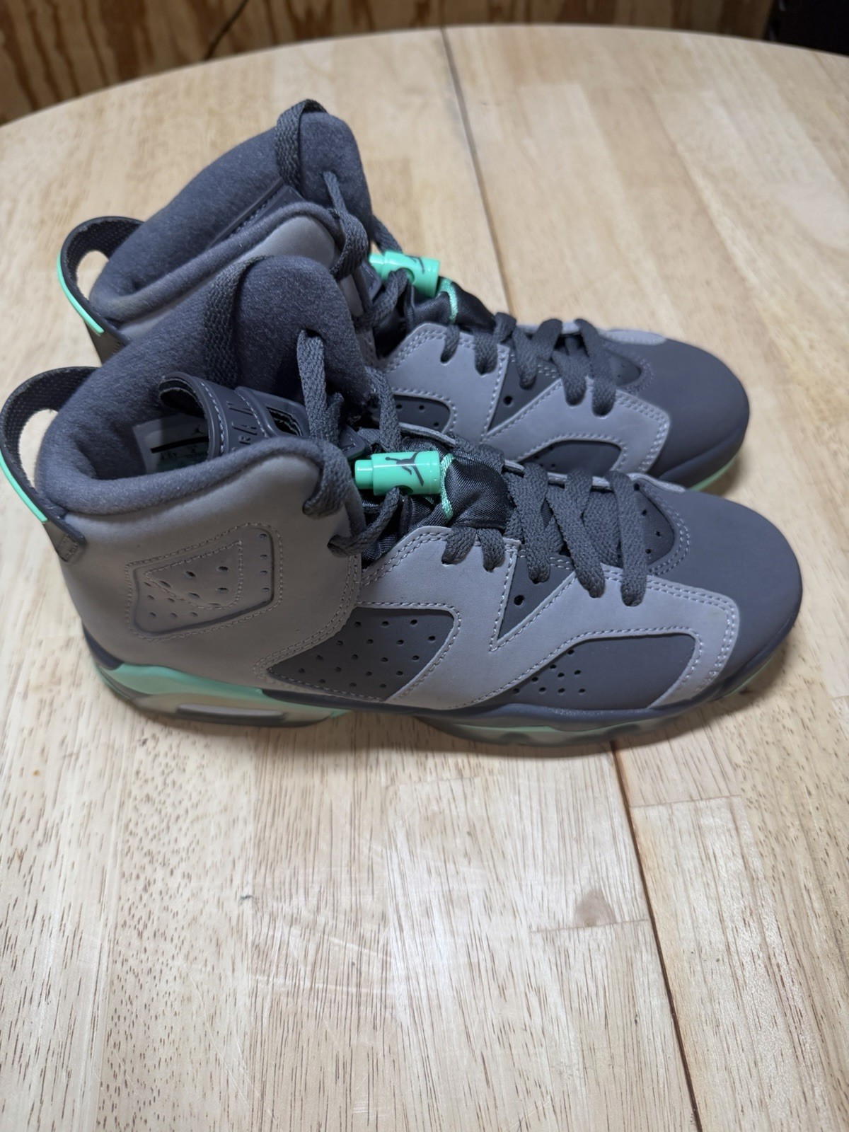 Air Jordan 6 Retro Green Glow Jade Gray Mint Green Youth Size 4.5Y Sneakers