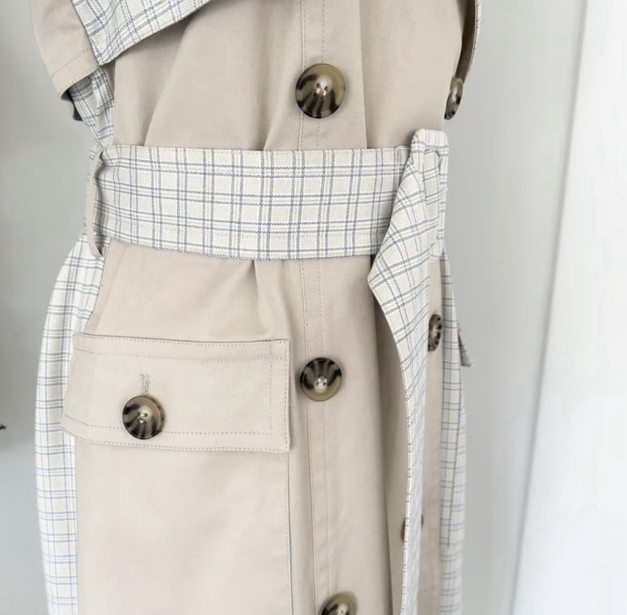 AVEC LES FILLES Women’s mixed Beige & Plaid Double Breasted Trench Coat, Large