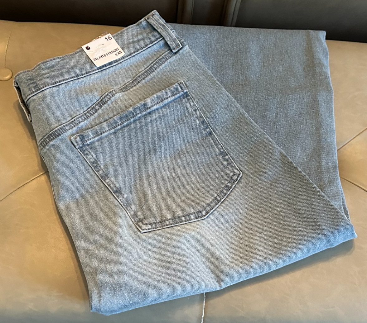 Gloria Vanderbilt Women’s Relaxed Straight Leg Denim Jeans – Light Blue /Size 16