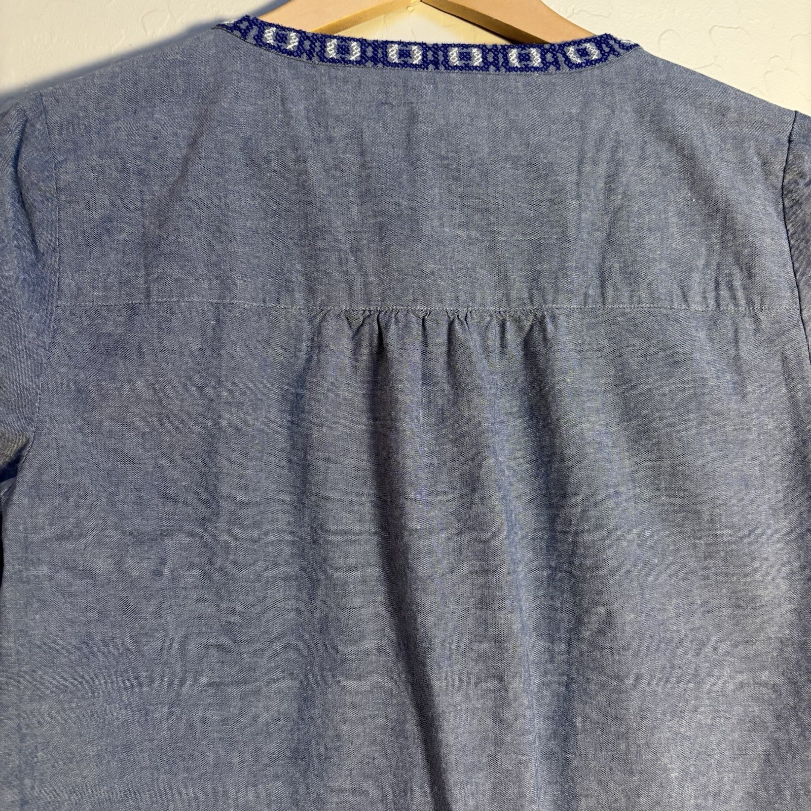 Vineyard Vines Women’s Chambray Embroidered V-neck Long Sleeve Top Size S