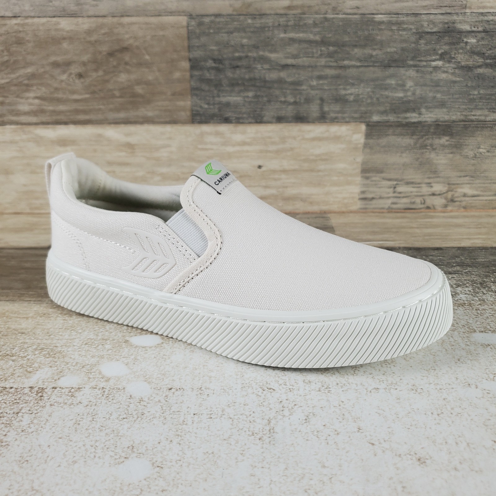 Cariuma Shoes Womens Sz 6 Off-White Canvas Elastic Gore Slip On Sneakers