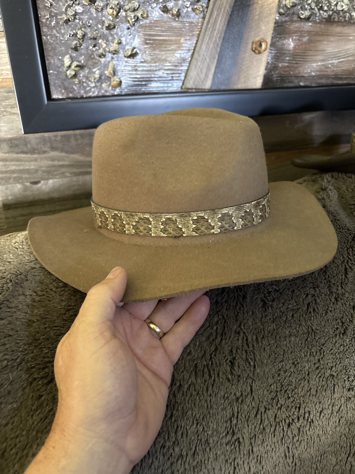 Rattlesnake Hat Band With Rattle 7/8” Wide.