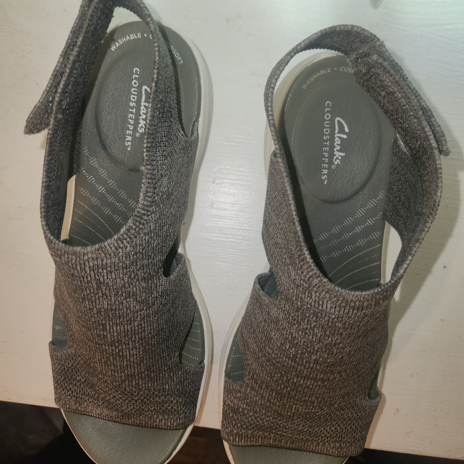 Clarks Sandals Women 8 Gray Synthetic Mesh Open Toe Wedge Slip On Casual