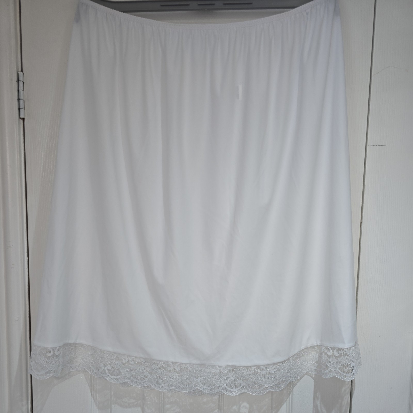 womens half slip Size 30 – 32 4xl – 5xl , below knee , ivory NEW Made In UK