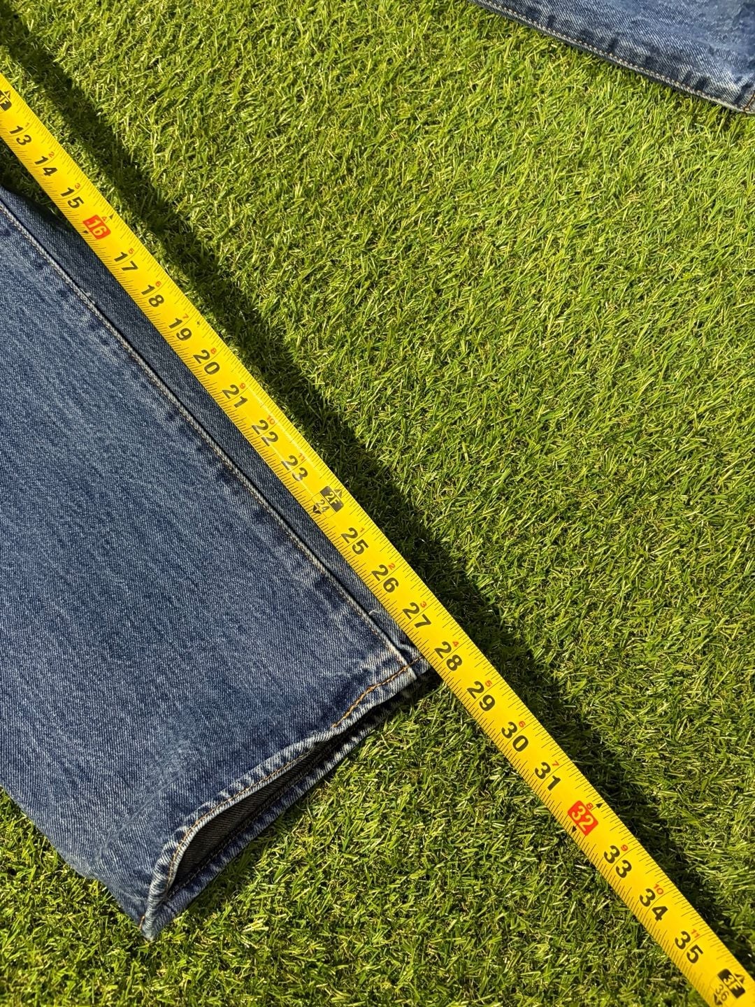 Baggy Levi’s 501 Original Fit Button Fly Medium Wash Denim Jeans – Size 40×30