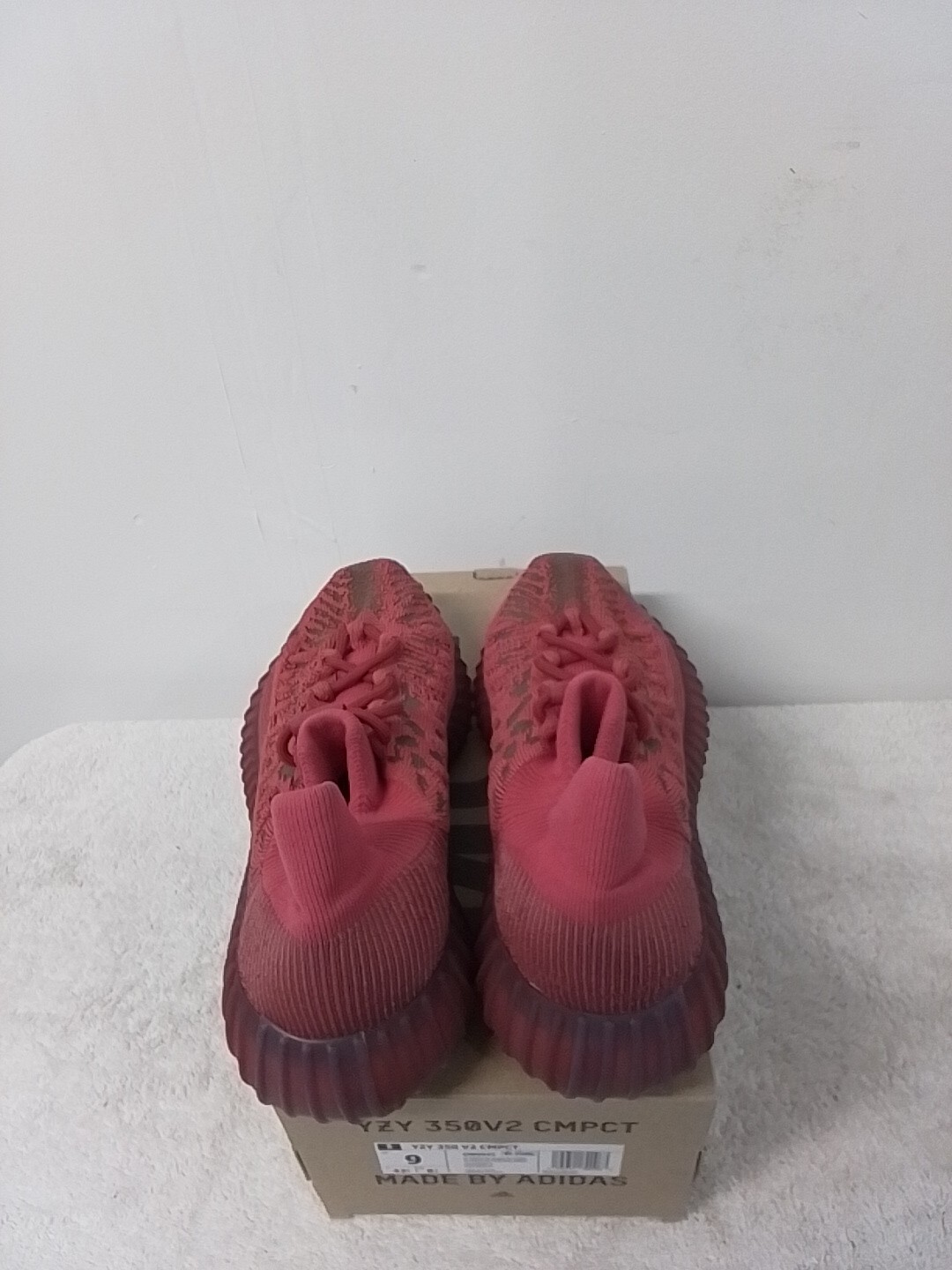 Size 9 Men’s Adidas Yeezy Boost 350 V2 CMPCT Slate Red Lace Up Sneakers Shoes