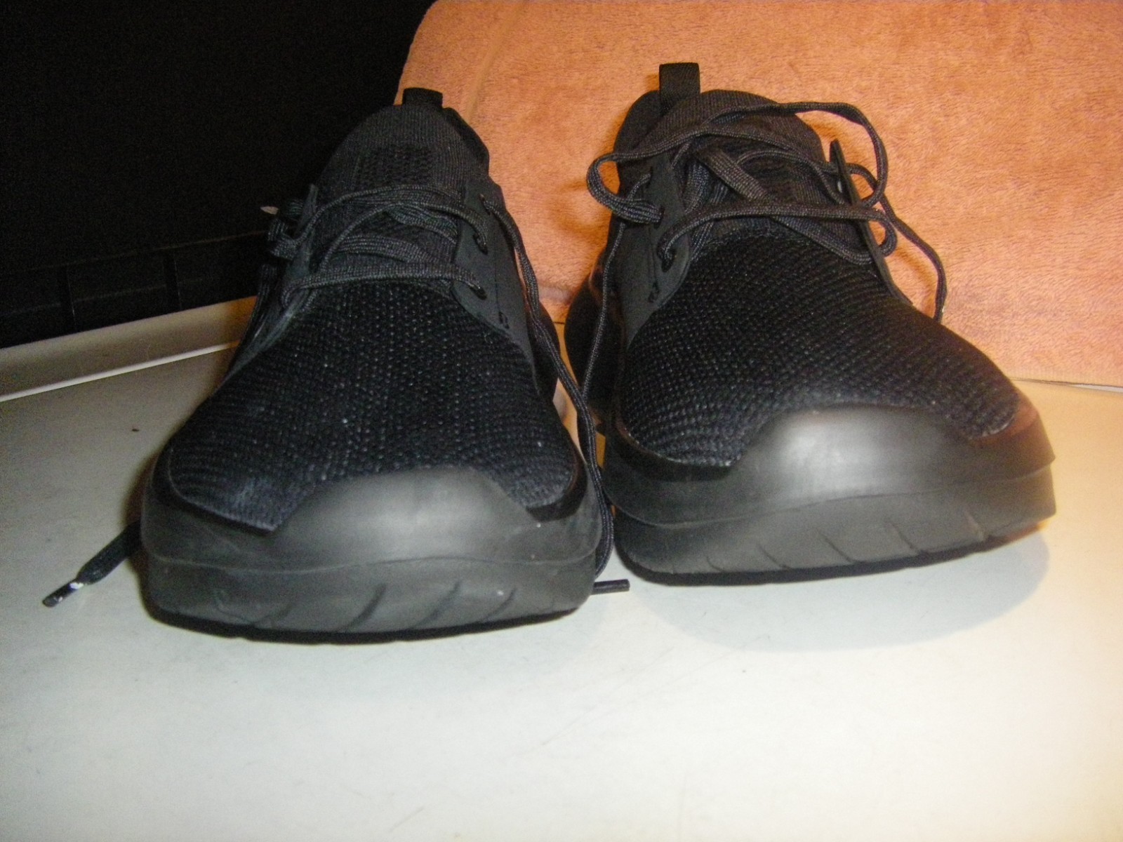 Oofos Men’s OOmy Stride Lace Up Recovery Shoes M9/42
