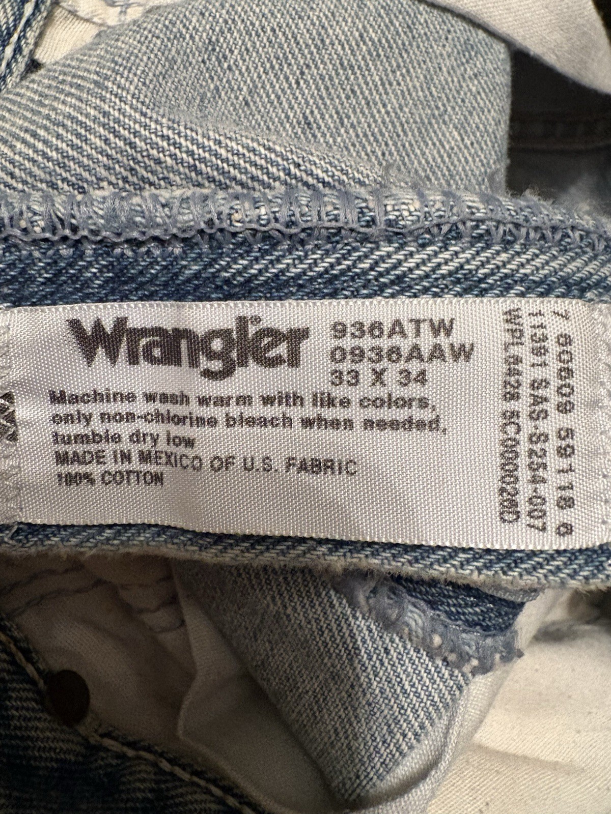 Wrangler Men’s Regular Fit Straight Blue Light Wash Distressed Denim Jeans