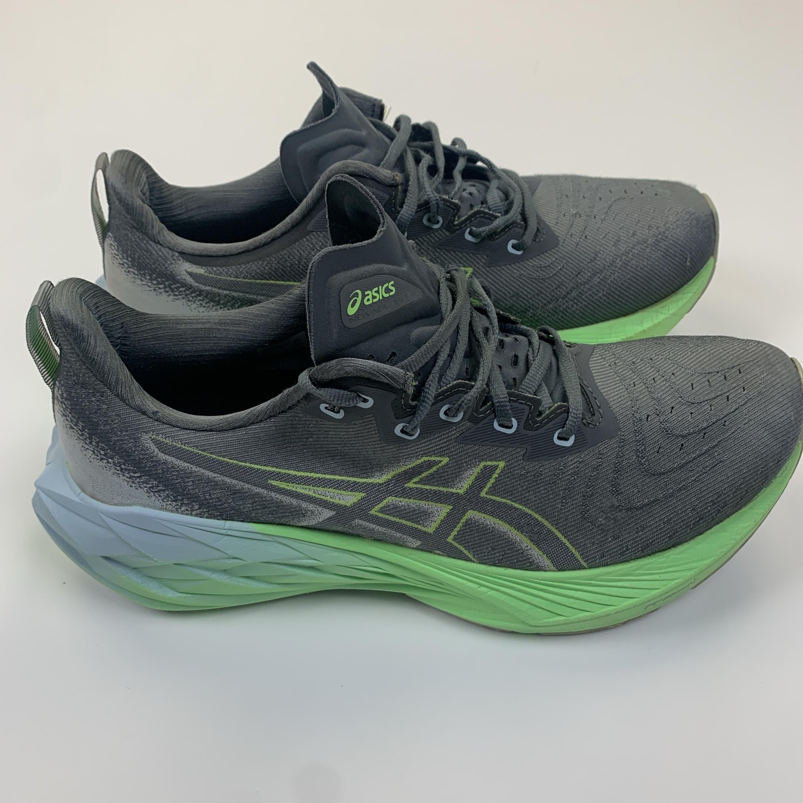 Asics Novablast 4 Shoes Mens Size 9.5 Gray Green Running Cushioned 1011B905