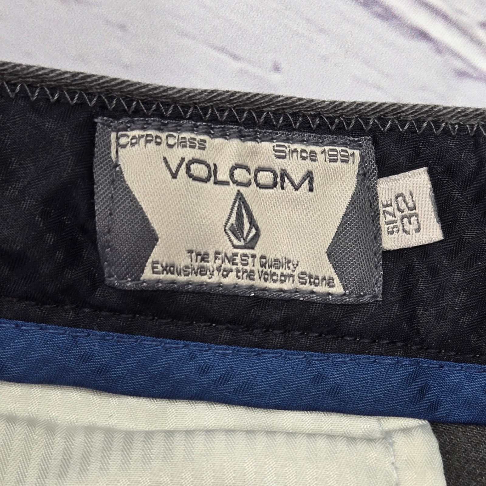 Volcom Mens Corpo Class Chino Shorts Charcoal Gray Size 32 Stretch Skateboard