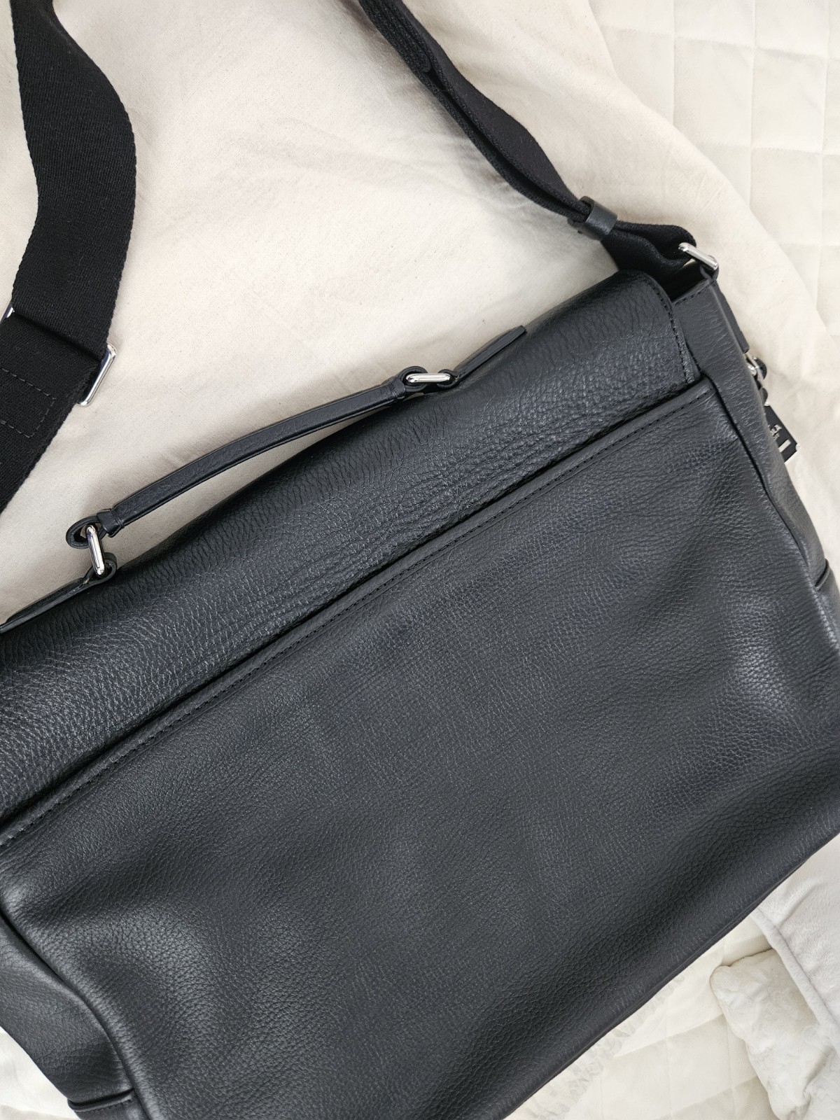 Shinola Black Large Men’s Messenger Bag Push Lock, Adjustable Strap Pockets