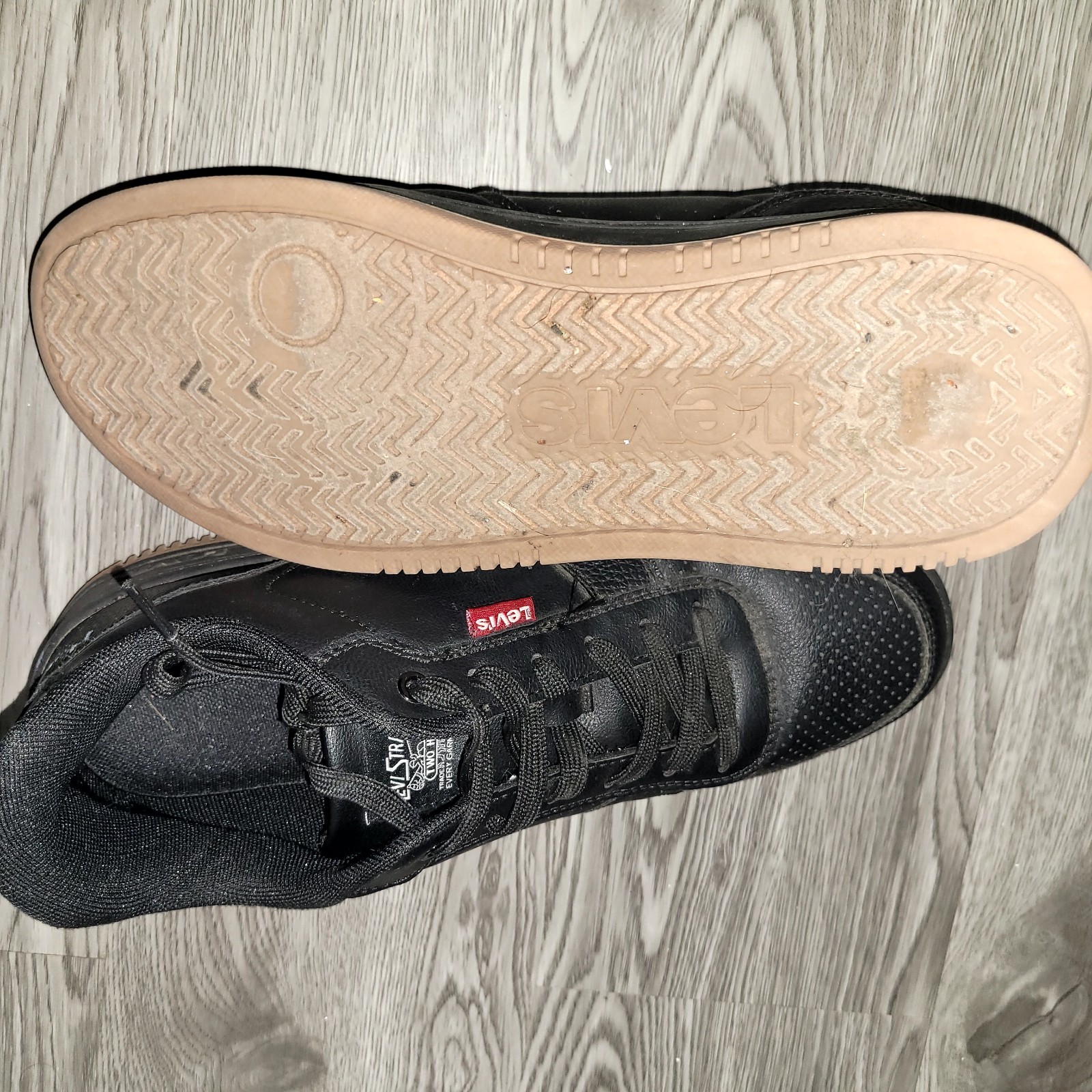 Levi’s Black Low Top Sneakers Two Horse Brand Lace Up Synthetic Rubber